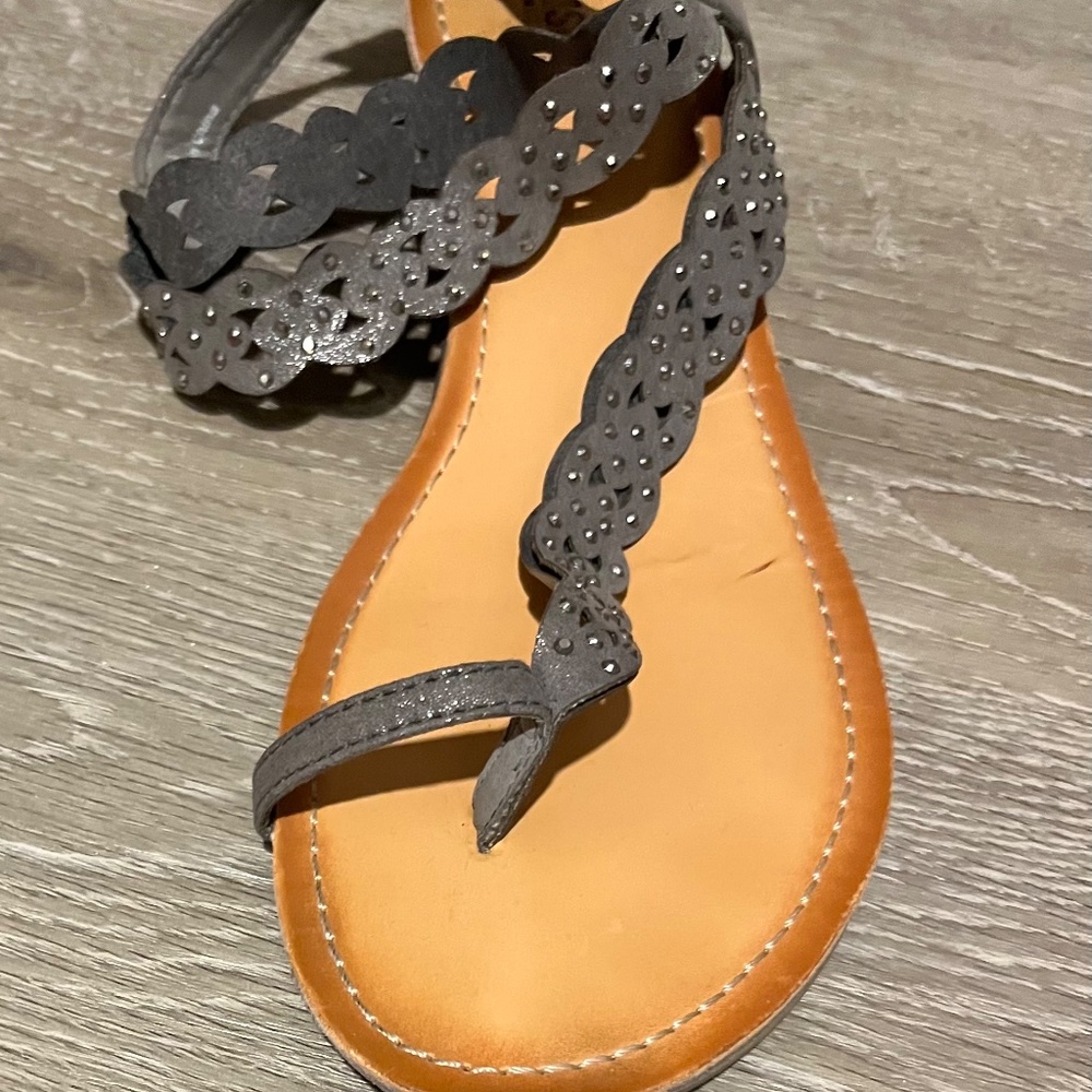 Toe ring Sandals - Picture 2 of 3